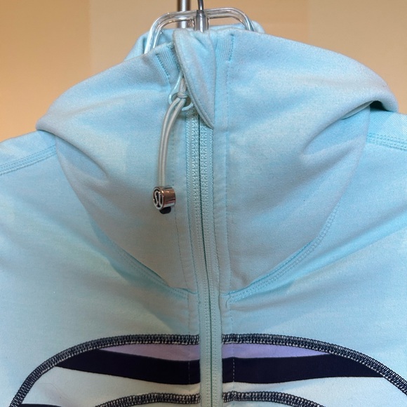 TEAL LULULEMON ZIP UP. SIZE 2. EUC - Picture 2 of 4